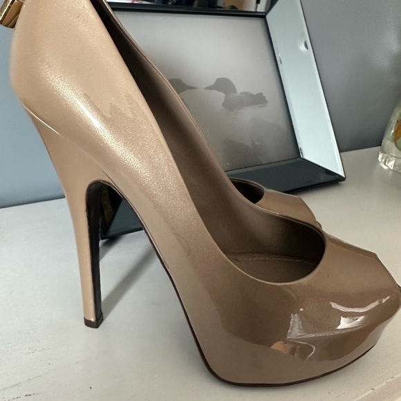Beautiful barely worn LV heels - Picture 9 of 12